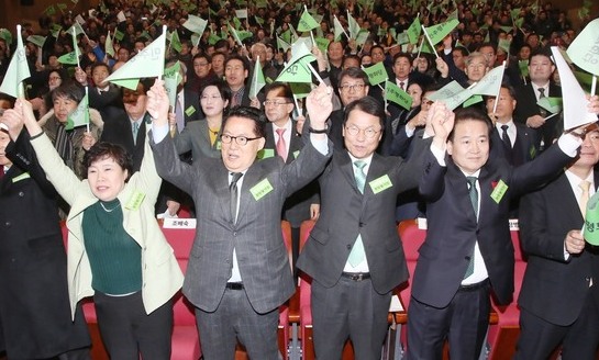 [한겨레 사설] 반목과 대립으로 막 내리는 국민의당 정치실험 