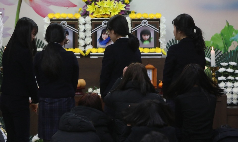 “여행간다고 좋아했는데…” 눈 속에 떠난 종로여관 참사 세 모녀
