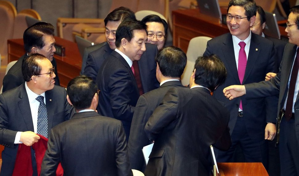 김성태 자유한국당 원내대표가 1일 국회 본회의장에서 연설을 마친 뒤 자리로 돌아가고 있다. 사진 김성태 페이스북 갈무리.