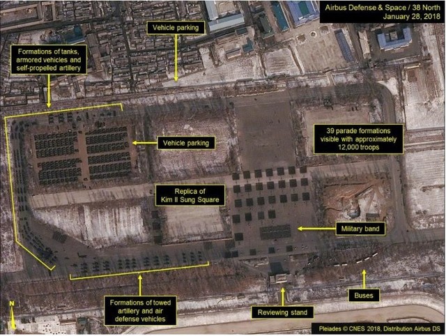 북한이 오는 8일 북한군 창설 기념일인 '건군절'을 앞두고 열병식 준비와 훈련을 하고 있는 평양 동쪽 미림 열병식 훈련장에 과거와 달리 열병식 참가자들의 숙소용 천막촌이 아직 보이지 않아 규모가 축소될 것임을 시사한다고 북한 전문매체 38노스가 지난달 28일 촬영된 에어버스 디펜스 & 스페이스 인공위성 사진을 근거로 분석했다. 연합뉴스