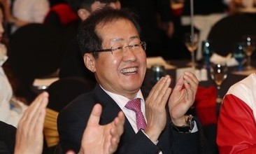 [한겨레 사설] 자유한국당과 조선일보의 악의적 ‘개헌 색깔론’