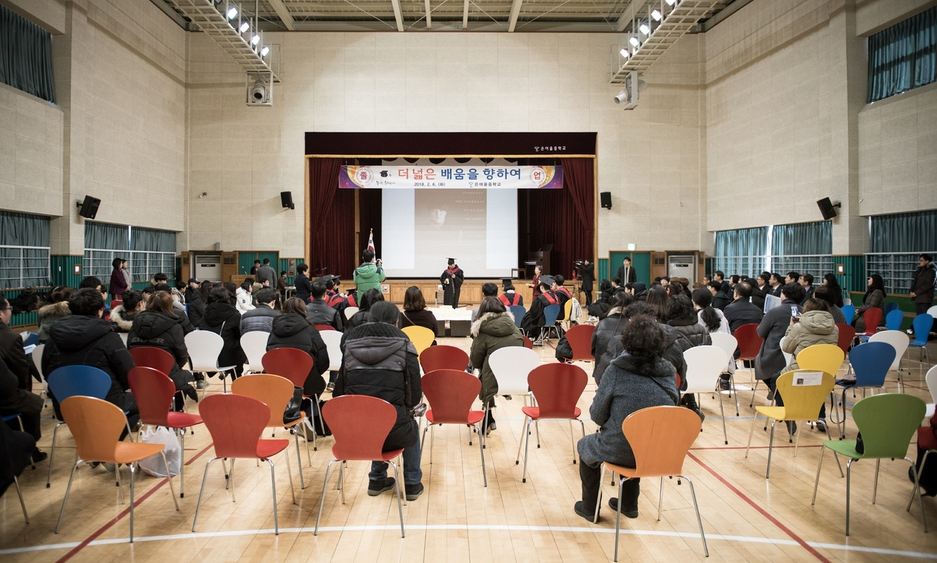 대안학교 은여울중 첫 졸업식…감동의 눈물바다