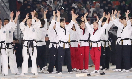 남북 태권도 합동공연 “우리는 하나”