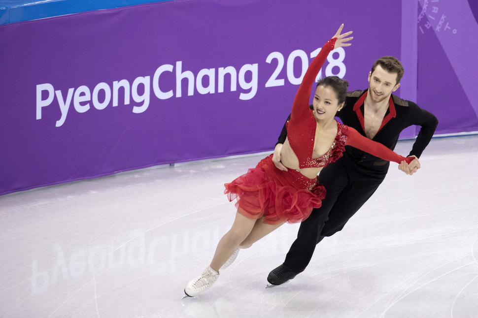 ‘2018 평창겨울올림픽’ 피겨스케이팅 팀이벤트에 출전한 민유라-알렉산더 겜린 조가 11일 오전 강원도 강릉시 강릉아이스아레나에서 연기를 펼치고 있다. 강릉/김성광 기자 flysg2@hani.co.kr