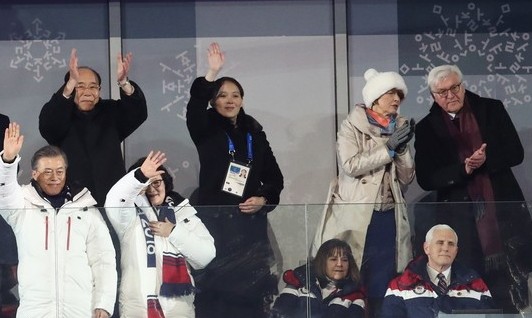 김영남 외면했던 펜스, 귀국길엔 “북한과 대화할 준비 돼 있어”