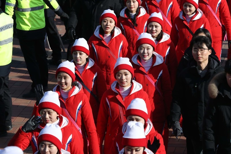 강릉 오죽헌을 찾은 북한응원단의 모습. 한겨레 자료사진