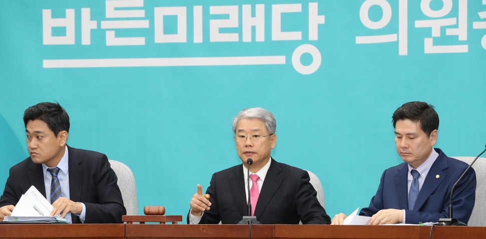 김동철 바른미래당 원내대표가 22일 오전 국회에서 열린 의원총회에서 이야기하고 있다. 이정우 선임기자 woo@hani.co.kr