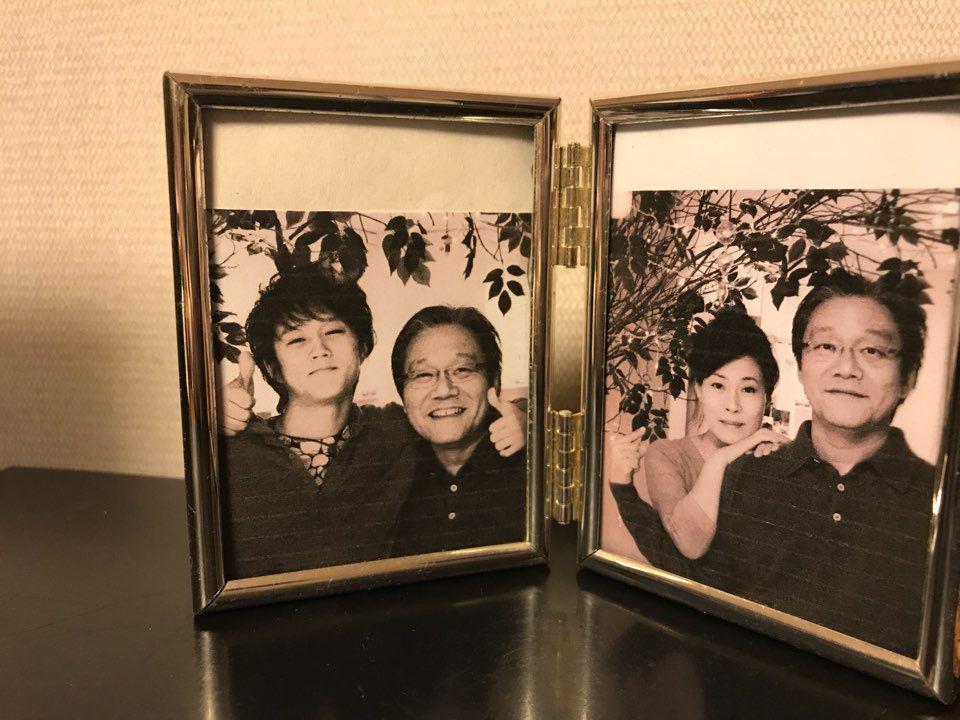 이영훈 작곡가가 함께한 가족 사진. 왼쪽은 이정환 영훈뮤직본부장, 오른쪽은 이 작곡가의 부인 김은옥 대표. 영훈뮤직 제공
