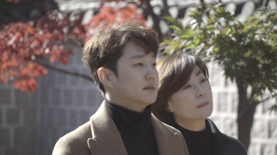 이영훈 작곡가의 아들 이정환 영훈뮤직본부장과 이 작곡가의 아내 김은옥 대표. 영훈뮤직 제공