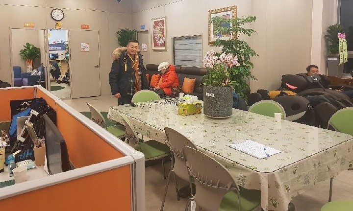 “첫 버스 있을 때까지…” 대리기사들 ‘달빛쉼터’ 인기