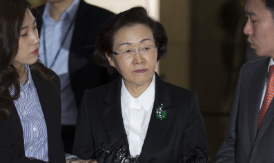 ‘횡령·취업청탁 혐의’ 신연희 강남구청장 구속