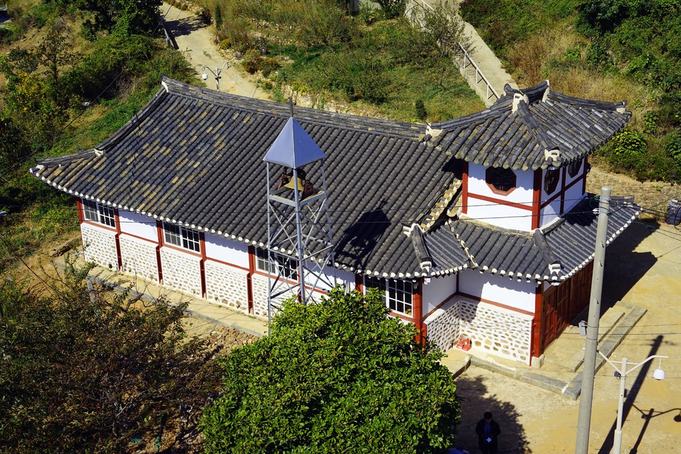 인천문화재자료로 지정된 서도중앙교회(진촌교회)는 일제강점기에 지어진 한옥 교회다. 이재언 제공