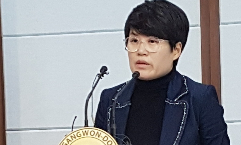 ‘한지 거장’ 함섭 성희롱 의혹…함 작가 “그런 적 없다”