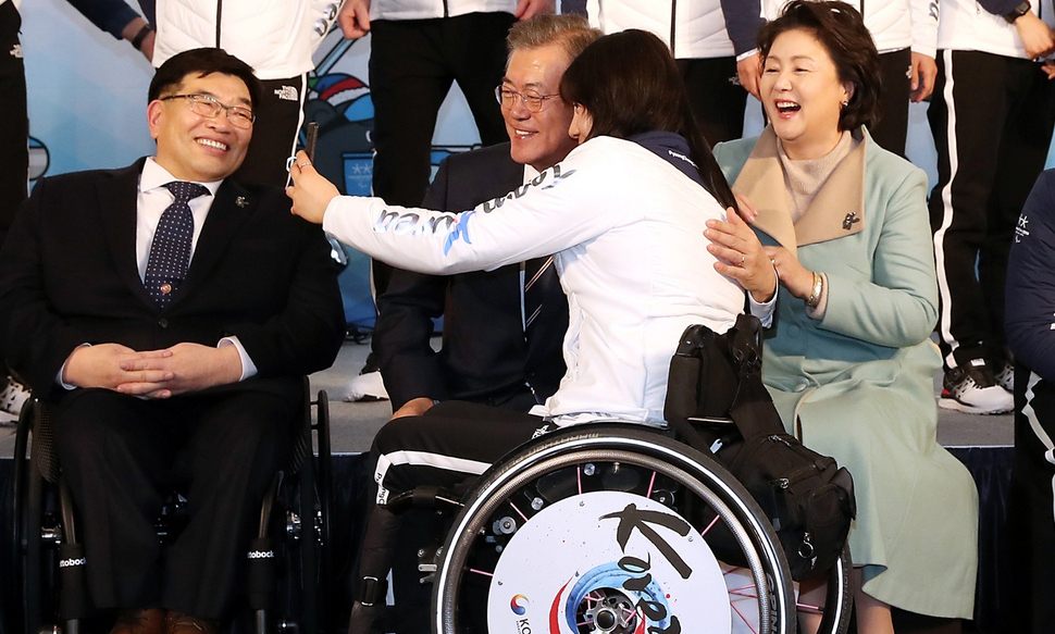 문 대통령 “이젠 패럴림픽…서로에게 용기·희망 되는 축제로”