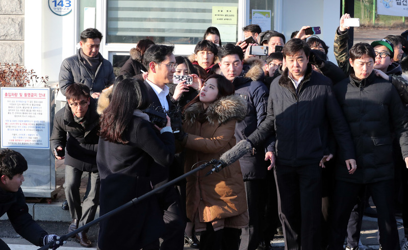 이재용 삼성전자 부회장이 지난 2월5일 경기 의왕 서울구치소를 나서고 있다.    한겨레 자료 사진