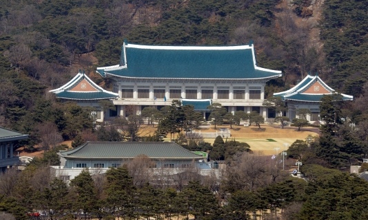 청와대, 북 직통선으로 특사단 보고받아