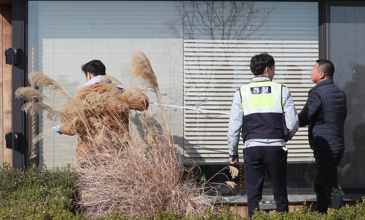 “그의 소신은 다 거짓이었나” 시민사회 충격