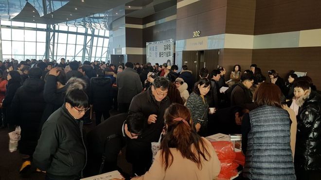 지난 1월27일 경기도 고양시 킨텍스 2전시장에서 열린 김유임 경기도 의원의 책 ‘새로운 고양, 한다면 한다’ 출판기념회에 지지자들이 참석해 축하하고 있다. 기사 내용과 상관없음. 김유임 경기도의원 제공