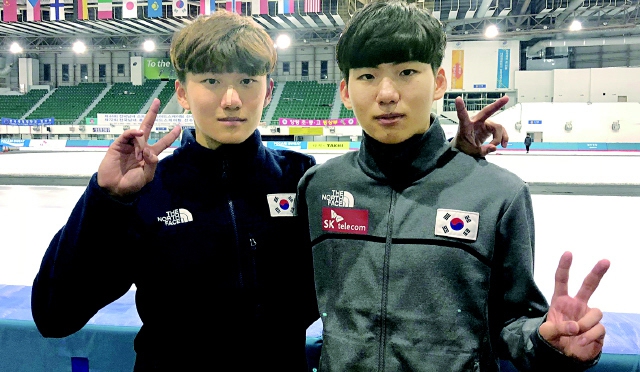 한국 스피드 스케이팅 대표팀의 정재웅(왼쪽), 정재원 형제. 연합뉴스
