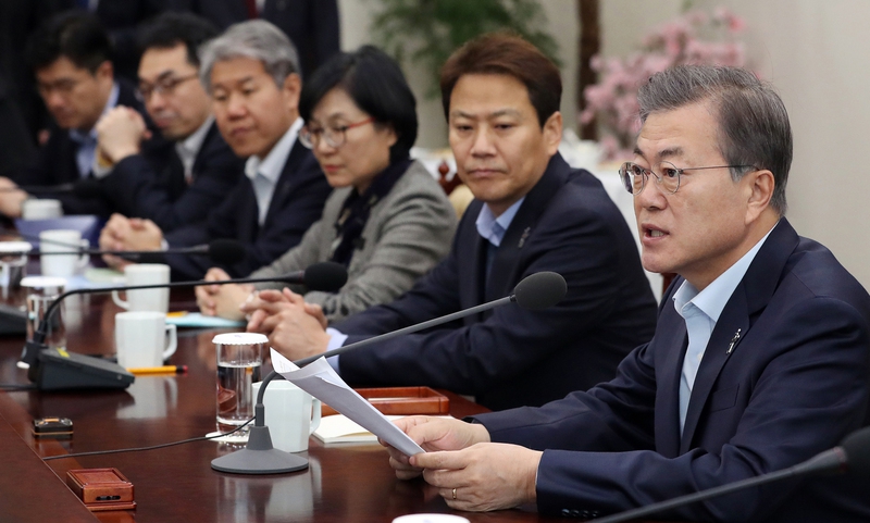 문재인 대통령이 12일 오후 청와대에서 열린 수석·보좌관회의에서 모두발언을 하고 있다. 김경호 선임기자 jijae@hani.co.kr