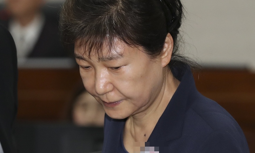 박근혜 “국정농단 재판 선고, 생중계 원치 않아”…자필 답변서