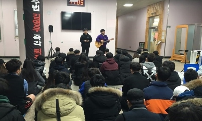 총신대, 농성 중인 학생과 학교 쪽 용역 직원 충돌