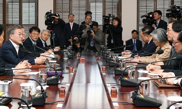 문 대통령, 남북·북미회담 순항 땐 ‘종전 선언’ 추진 큰그림