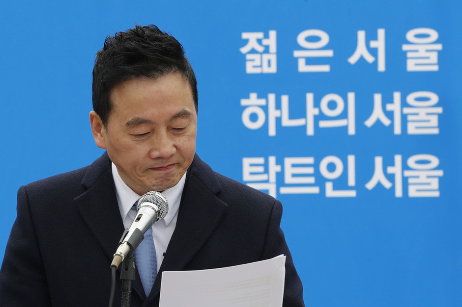 정봉주 전 의원이 지난 18일 서울 마포구 경의선숲길공원에서 서울시장 출마를 선언하고 있다. 이정아 기자 leej@hani.co.kr