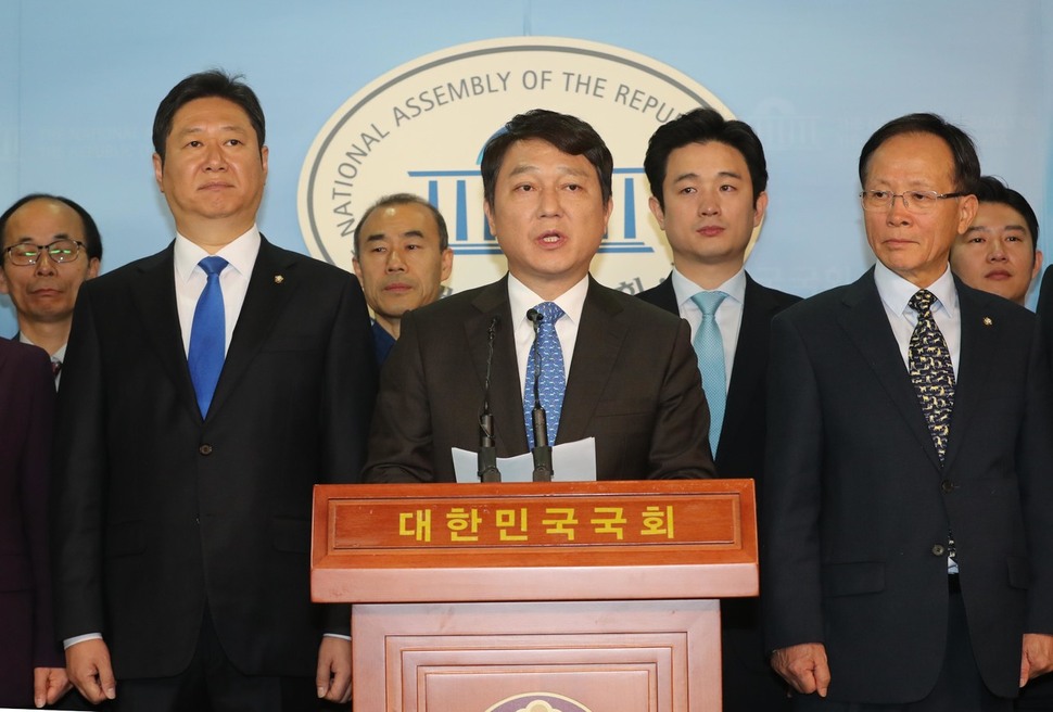 더불어민주당 최재성 전 의원이 29일 오전 국회에서 6·13지방선거와 함께 치러지는 서울 송파을 국회의원 재선거에 출마하겠다는 뜻을 밝히고 있다. 강창광 기자 chang@hani.co.kr