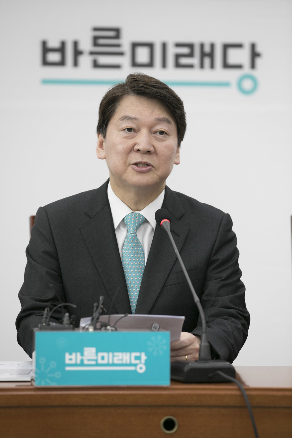 안철수 바른미래당 인재영입위원장이 1일 오전 국회에서 영입 인재를 발표하고 있다. 김성광 기자 flysg2@hani.co.kr