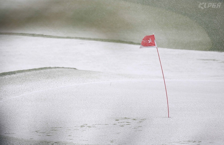 한국여자프로골프(KLPGA) 투어 국내 개막전인 롯데렌터카 여자오픈이 제주 서귀포에 몰아친 강풍으로 연이틀 취소됐다. 한국여자프로골프협회(KLPGA) 제공