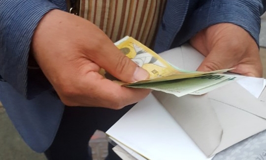 [영상] 아직까지…거대신문사, 8만원 내밀며 “신문봐달라”