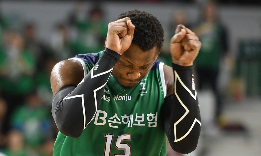 디비, 또 다시 버튼의 쇼