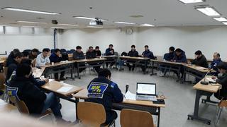 2018년 3월 한국지엠 노동자 토론회. 위기상황이 계속되고 있지만 어떻게 대응할 것인지 딱히 해법이 나오지 않는다. 일단 정규직·비정규직 등 여러 구성원이 함께 모여 열린 마음으로 토론해야 한다.