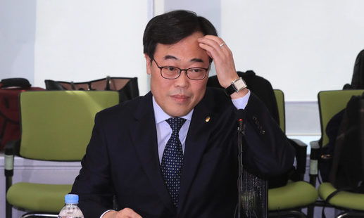 [한겨레 사설] “피감기관 지원 출장은 위법” 해석이 던진 파장