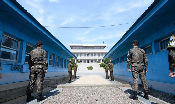 남북 정상 두 차례 회담…비핵화·평화 정착 ‘판문점 선언’