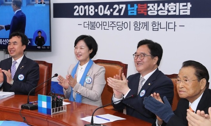 여야 “역사적 합의” 박수칠 때 한국당만 “북한 주장 받아썼다”