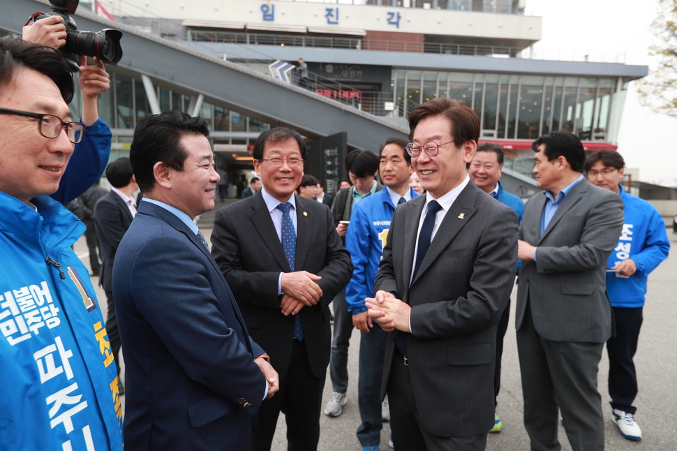 30일 경기 파주 임진각을 찾은 이재명 더불어민주당 경기지사 후보. 그는 4·27남북정상 합의 후속 조치 공약을 내놓았다. 이재명 선대본부 제공