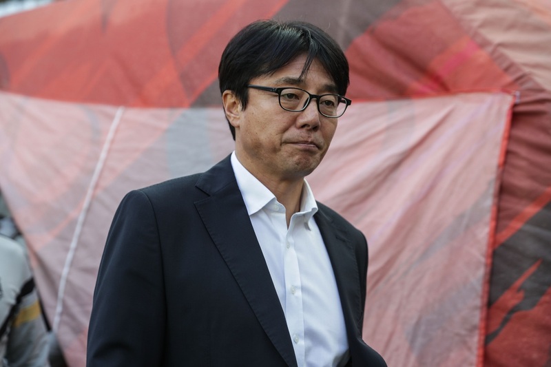 황선홍 FC서울 감독이 28일 서울월드컵경기장에서 열린 상주 상무와의 경기에서 생각에 잠겨 있다. 한국프로축구연맹 제공