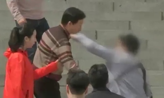 [한겨레 사설] 정당화될 수 없는 ‘김성태 원내대표 폭행’