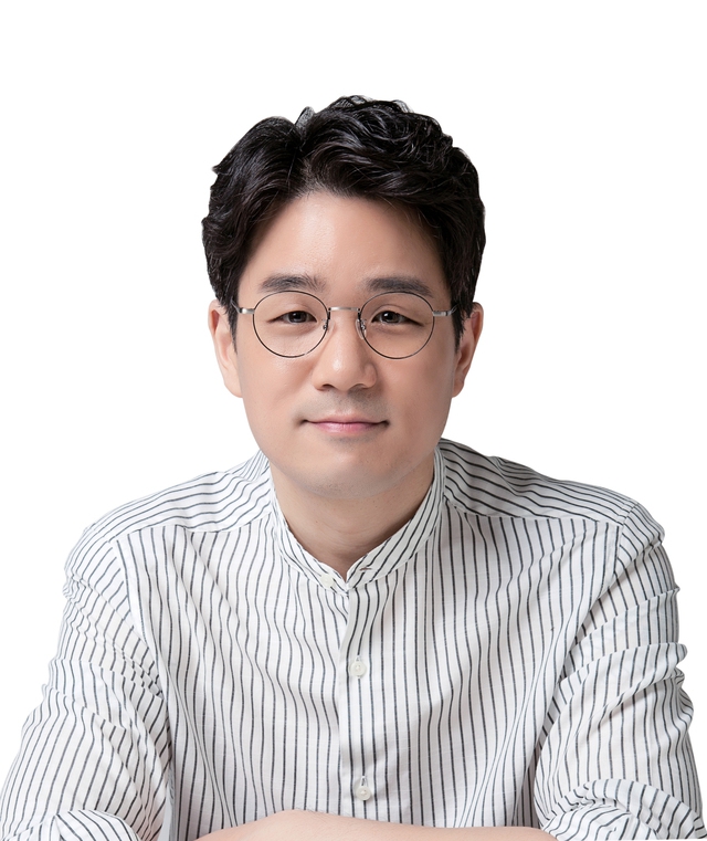 소설가 장강명. <한겨레> 자료사진