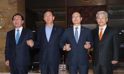 [한겨레 사설] 뒤늦게 정상화한 국회, 국민 질책 무겁게 여겨야