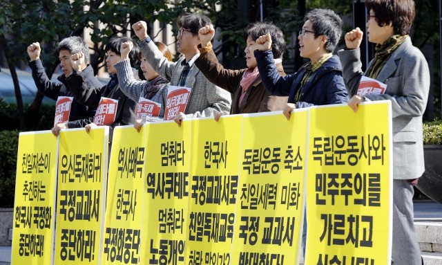 ‘역사교과서 시국선언 탓 포상제외’ 교사들, 스승의날 포상 받는다