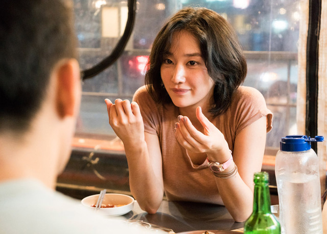 이창동 감독의 영화 <버닝>의 한 장면. 씨지브이아트하우스 제공