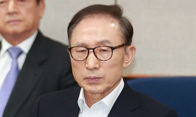 [한겨레 사설] 첫 법정에서도 ‘손바닥으로 하늘 가려보겠다’는 MB