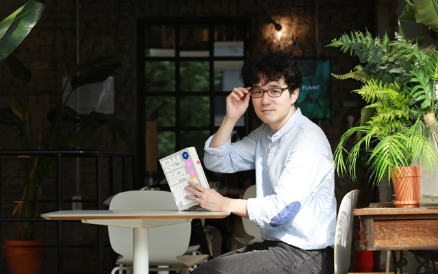 장강명 작가. 류우종 <한겨레21> 기자