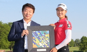 ‘엄마의 힘으로’…이민지, 생일에 LPGA 볼빅 챔피언십 우승