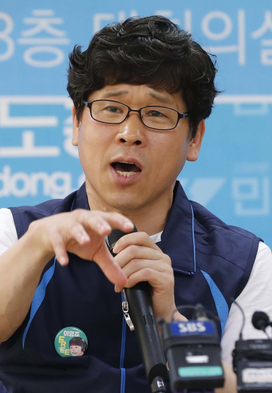 한상균 전 민주노총 위원장이 31일 오전 서울 정동 민주노총 대회의실에서 열린 기자간담회에서 취재진의 질문에 답하고 있다. 박종식 기자 anaki@hani.co.kr