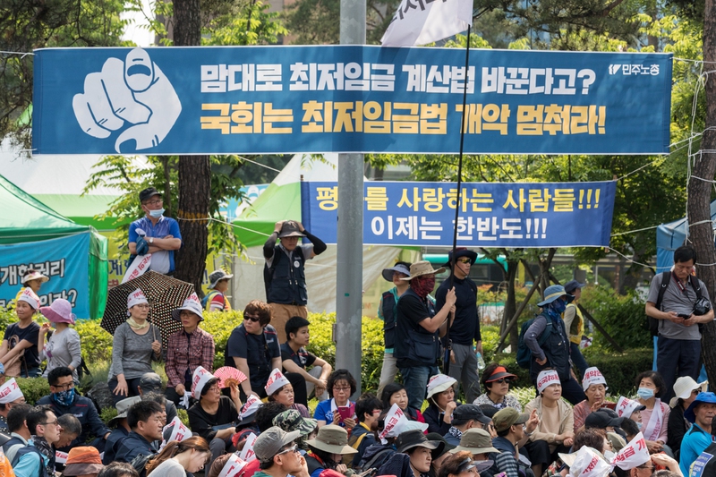 지난달 28일 민주노총이 최저임금법 개정안을 개악이라고 규정하고 파업투쟁 결의대회를 고 있는 모습. 한겨레21 박승화 기자.