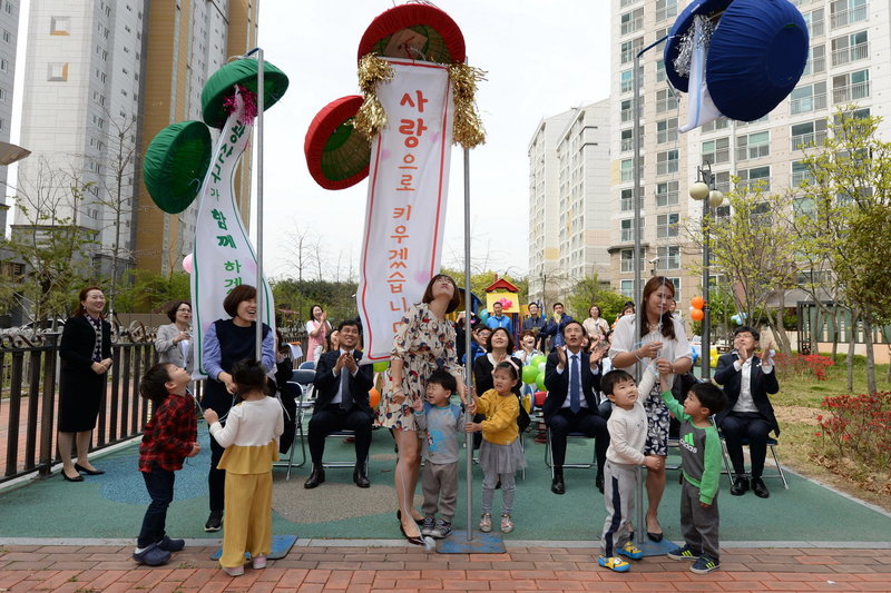 지난 4월 광주 광산구에서 한울림이라는 이름이 붙은 구립어린이집이 문을 열었다. 광산구는 이 어린이집을 직접 운영 중이다. 한울림은 한울타리 안에서 아이와 부모, 선생님이 화합해 멋진 화음을 만들자는 뜻이다. 광산구청 제공